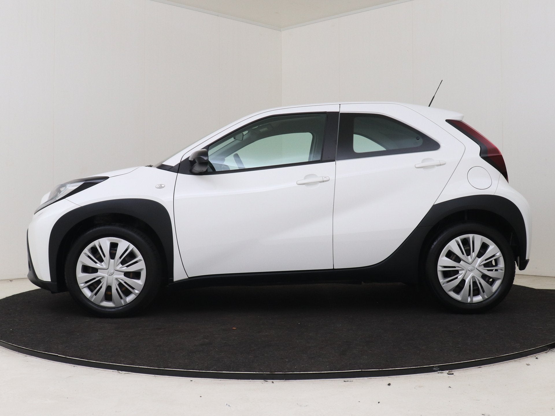 Toyota Aygo X 1.0 VVT-i MT Play | Dealer onderhouden | Apple, Stof, Gebruikt, 920 kg, 4 stoelen