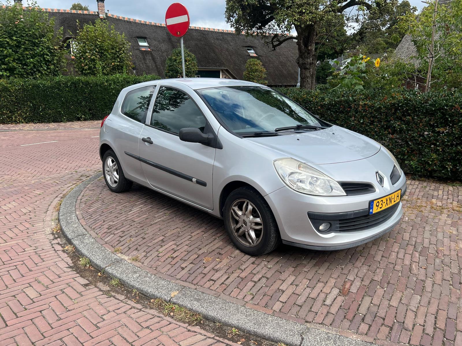 Renault Clio 1.2 16V Orig NL 143DKM Trekhaak Onderhouds boek, Auto's, Handgeschakeld, Grijs, Particulier, Clio