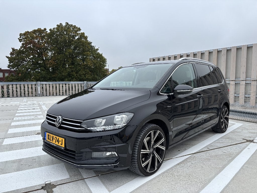 Volkswagen Touran 1.5 TSI DSG Highline | 7-zits | Pano, 15 km/l, 1498 cc, Zwart, 4 cilinders