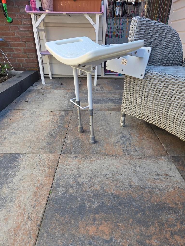 Opklapbare douche krukje, Huis en Inrichting, Badkamer | Badkamermeubels, Ophalen, Gebruikt, Overige typen, 50 tot 100 cm