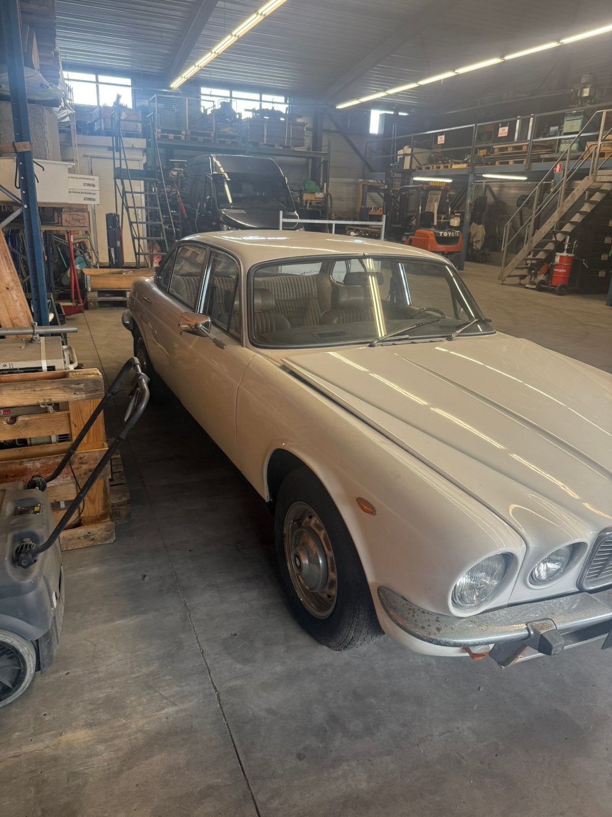 Jaguar XJ 3.4 II AUT 1976 Wit, foto 12