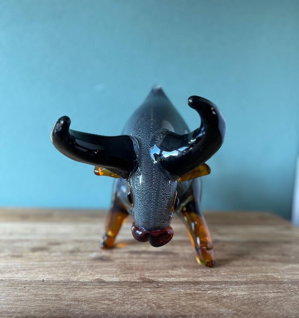 Grote stier van glas., Ophalen
