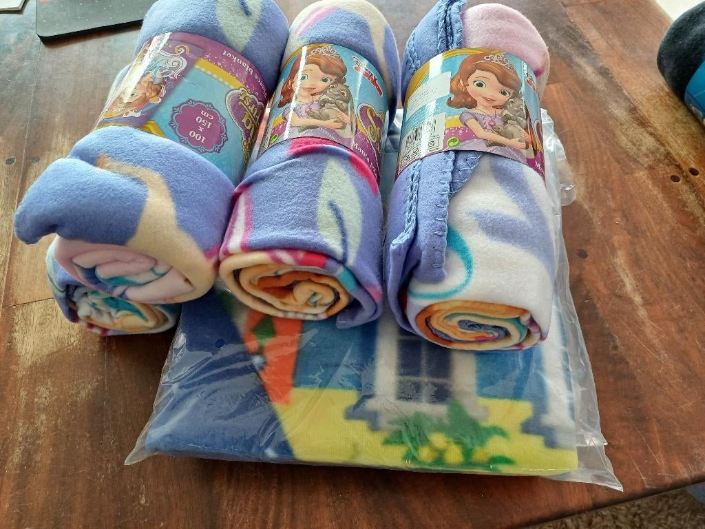 Disney Sofia fleece dekens 2x 120 x 140 cm 4x 100 x 150 cm, Verzamelen, Ophalen of Verzenden, Overige figuren, Nieuw, Gebruiksvoorwerp