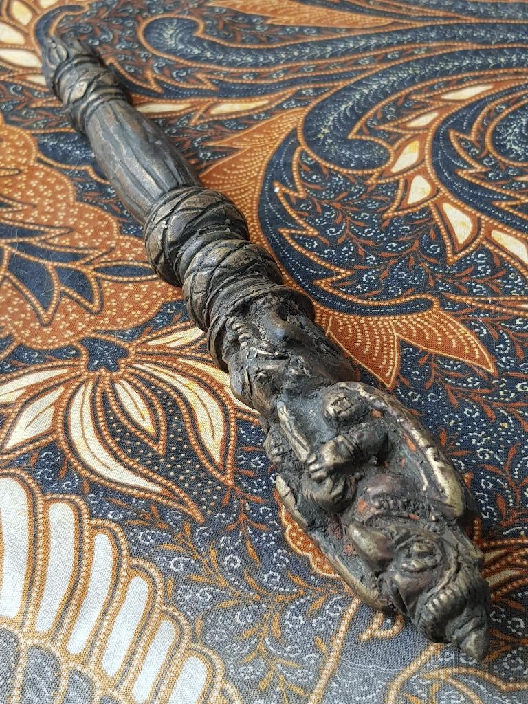 Mooie originele antieke staf van brons met Garuda 27 cm.