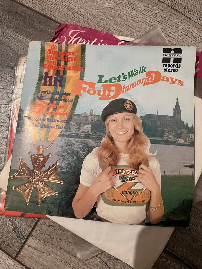 Four diamond days - let’s walk, Ophalen of Verzenden, Zo goed als nieuw, Pop