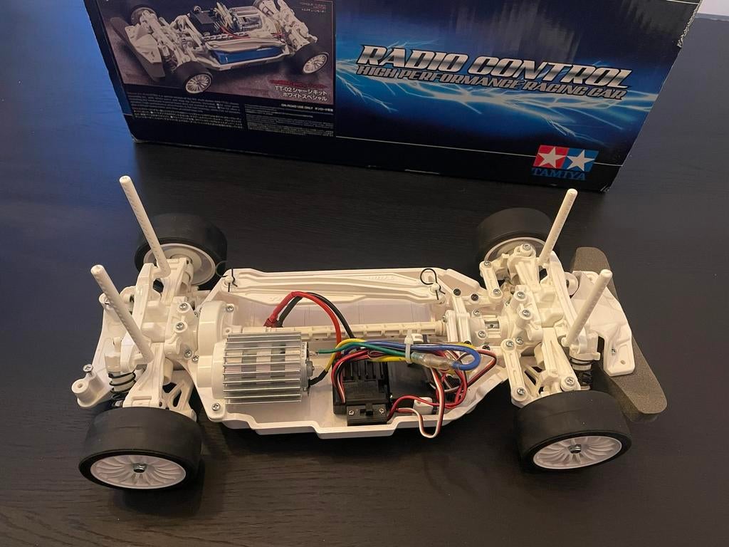 Tamiya 47364 TT-02 White Special Edition, Hobby en Vrije tijd, Modelbouw | Radiografisch | Auto's, Ophalen of Verzenden, Zo goed als nieuw