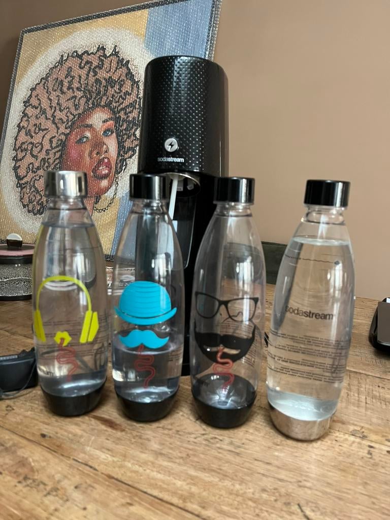 Sodastream met 4 Sodastreamflessen (zonder koolzuur flessen), Ophalen, Gebruikt