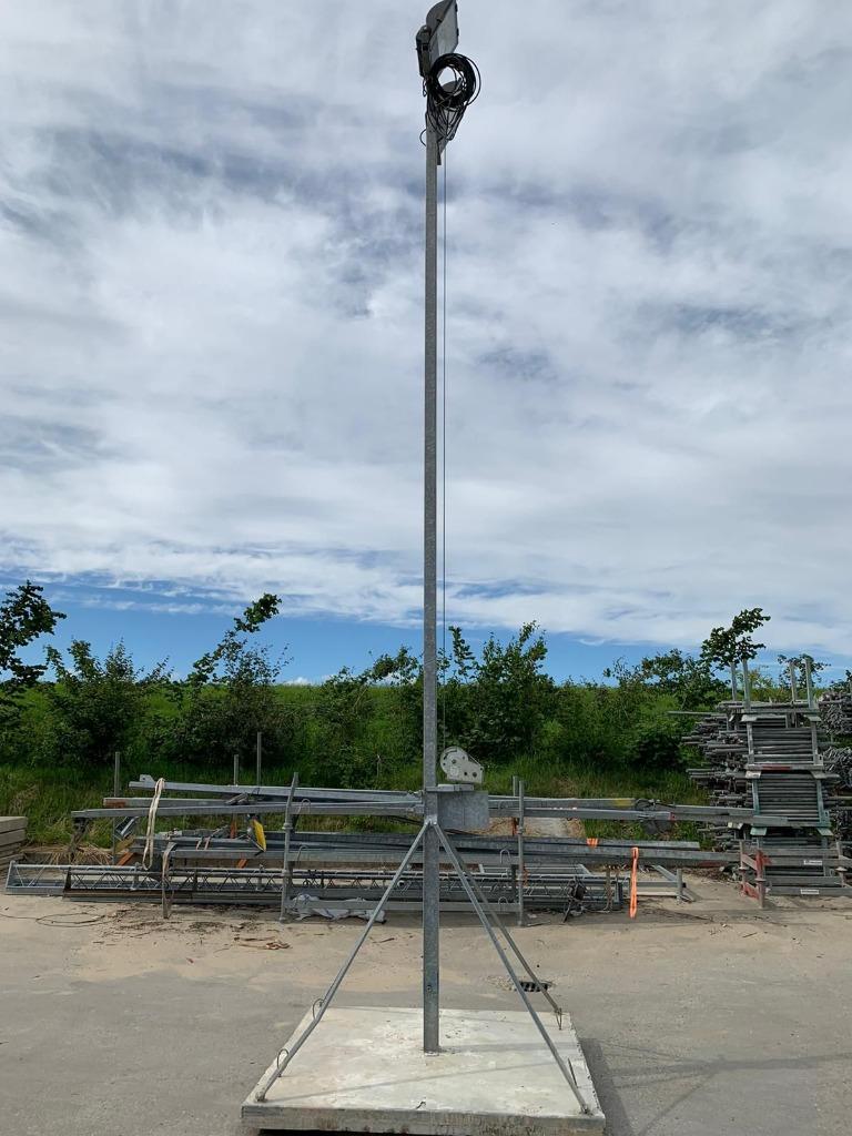 Lichtmast kantelbaar/uitschuifbaar 6 tot 12 meter bouwplaats, Ophalen, Gebruikt, Rolsteiger of Kamersteiger, 5 meter of hoger