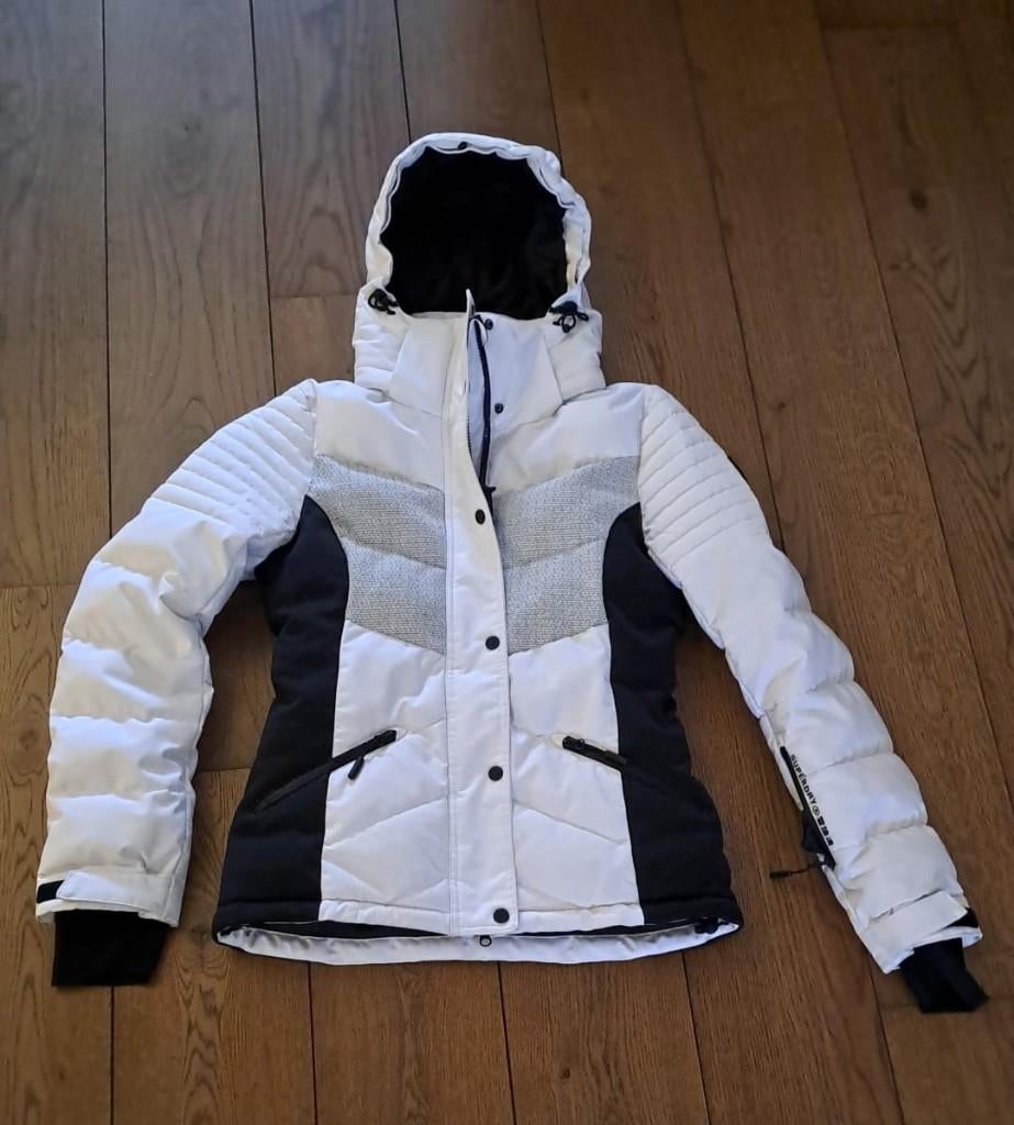 Ski-jas Superdry Snow Luxe Puffer Wit, dames maat 38, Maat 38/40 (M), Superdry, Ophalen of Verzenden, Zo goed als nieuw