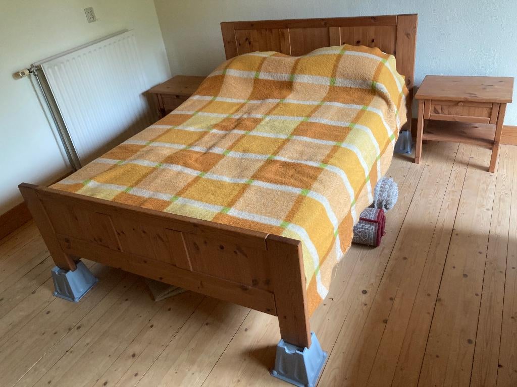 bed pocket matras 2 nachtkastjes lattenbodem kussens deken, Verstelbaar, Bruin, Tweepersoons, Zo goed als nieuw