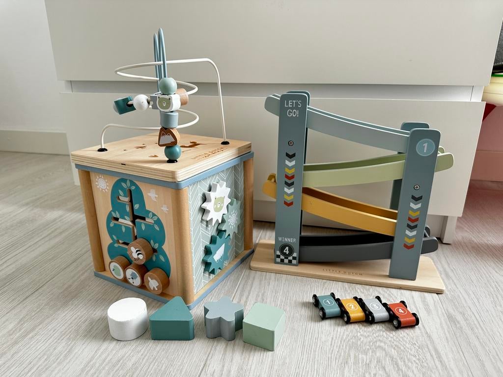 Little Dutch / Houten Activiteitenkubus + Autobaan / Blauw, Kinderen en Baby's, Speelgoed | Houten speelgoed, Ophalen, Zo goed als nieuw