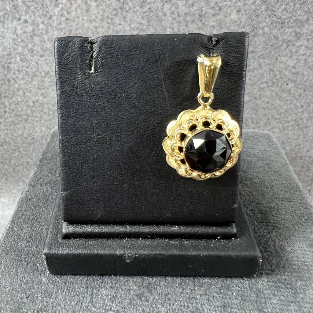 Gouden hanger | 14K | 3,2gr | ronde granaat | 402250, Ophalen of Verzenden, Zo goed als nieuw, Goud, Goud