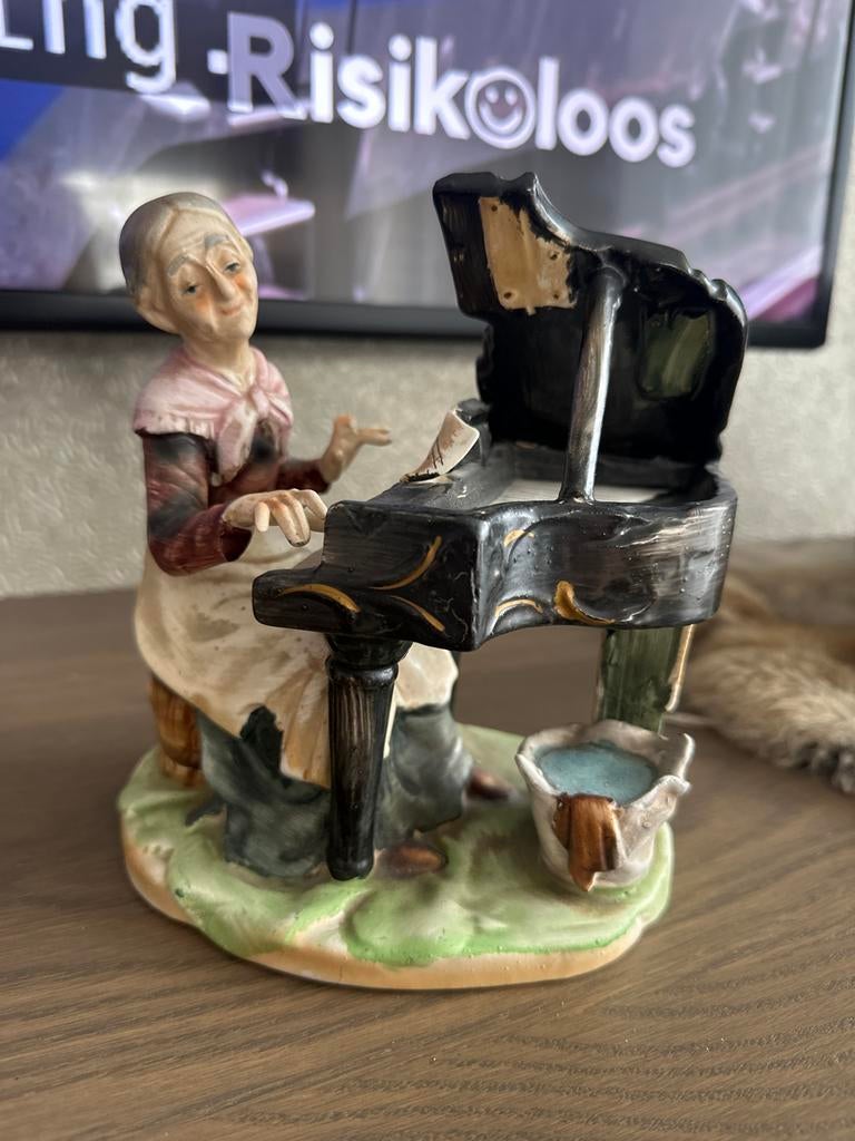 Oma aan de piano - Vintage beeldje, Ophalen