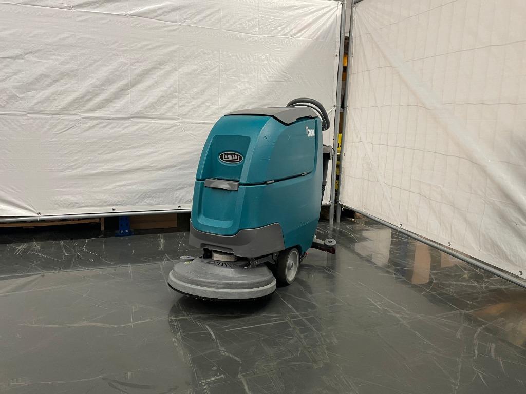 Tennant T300E schrob- zuigmachine (gebruikt), Doe-het-zelf en Verbouw, Reinigingsmachines, Ophalen of Verzenden, Zo goed als nieuw