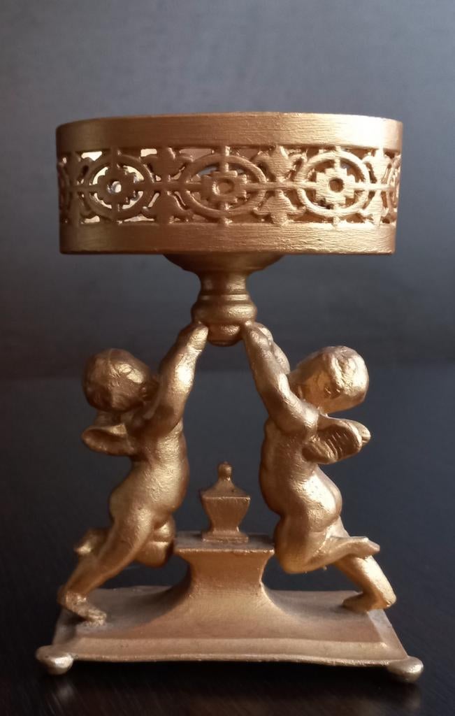 kleine goudkleurige metalen kaarsenhouder met engelenthema, Ophalen of Verzenden