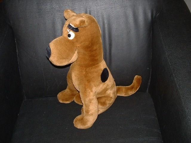 L. DAKE HOND SCOOBY DOO ZITTEND PLUCHE LICHTBRUIN MET ZWARTE, Ophalen of Verzenden, Nieuw, Overige typen