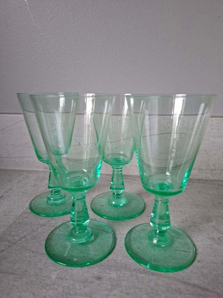 Groene wijnglazen. Zeker 60jr. oud., Glas of Glazen, Gebruikt, Ophalen of Verzenden, Glas