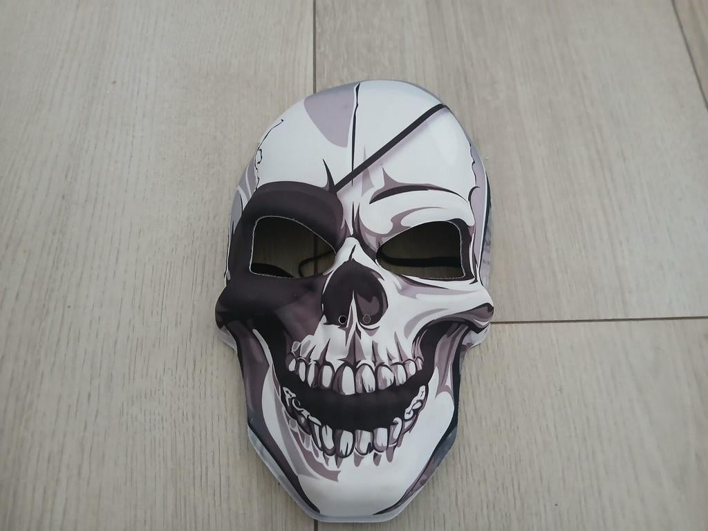 Carnaval maskers, Ophalen, Zo goed als nieuw
