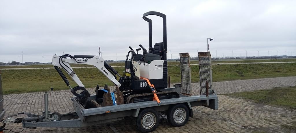 Te huur minigraver graafmachine rupsdumper huren