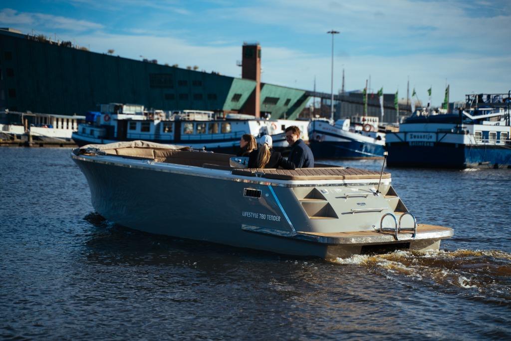 Lifestyle Marine NR 1 in tenders en moet je gezien hebben, Ophalen, 10 tot 30 pk, Binnenboordmotor, 6 meter of meer