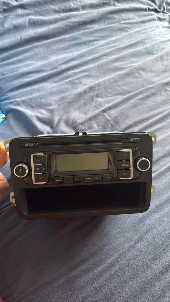 Volkswagen RCD 210 autoradio, Auto diversen, Ophalen of Verzenden, Zo goed als nieuw