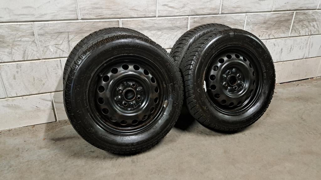 Winterbanden Yaris i20 Picanto Swift Ignis Aygo 175/65/14, Auto-onderdelen, Banden en Velgen, 14 inch, Gebruikt, 175 mm, Banden en Velgen