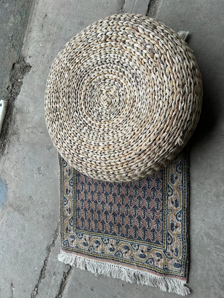 Ikea Rotan/rieten poef Alseda, Huis en Inrichting, Stoelen, Zo goed als nieuw, Eén, Riet of Rotan, Bruin, Ophalen