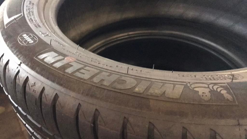 “225 50 18 michelin. Demo. Puntjes zitten er nog op”, Ophalen, 18 inch, Gebruikt, Band(en)