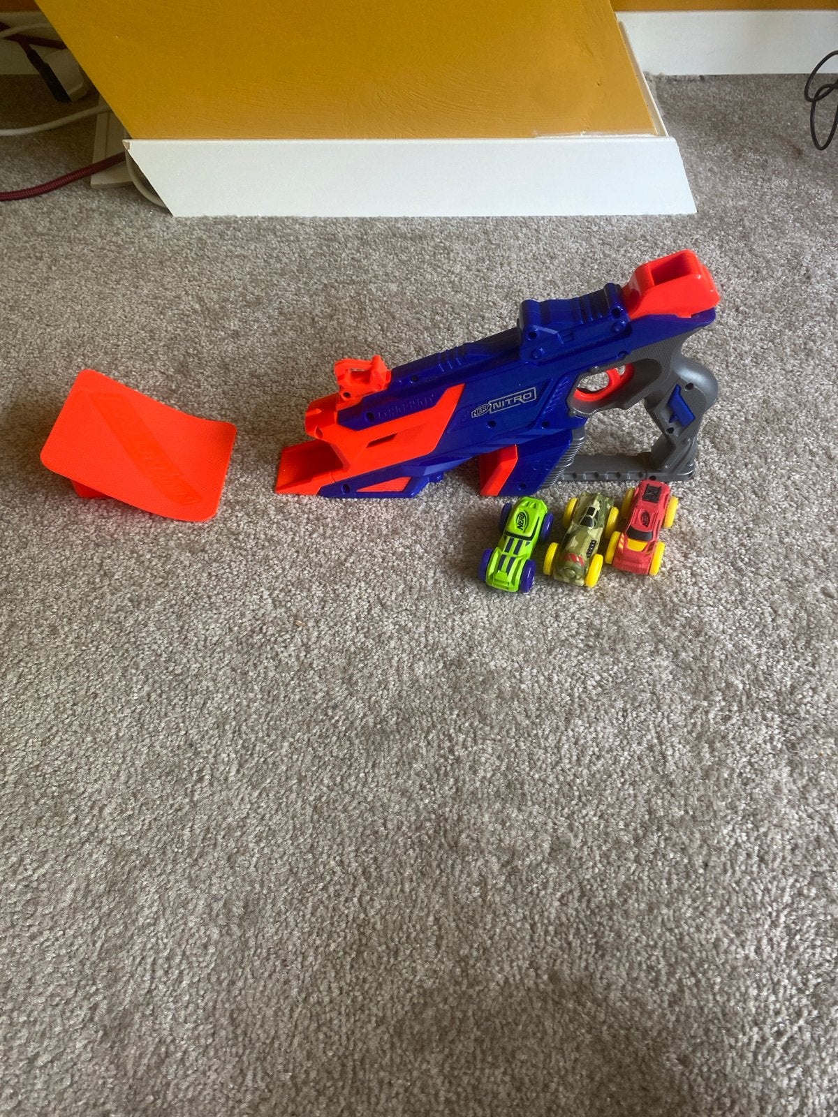 Nerf Nitro Blaster met 3 auto's en schans, Ophalen of Verzenden, Zo goed als nieuw, Jongen of Meisje