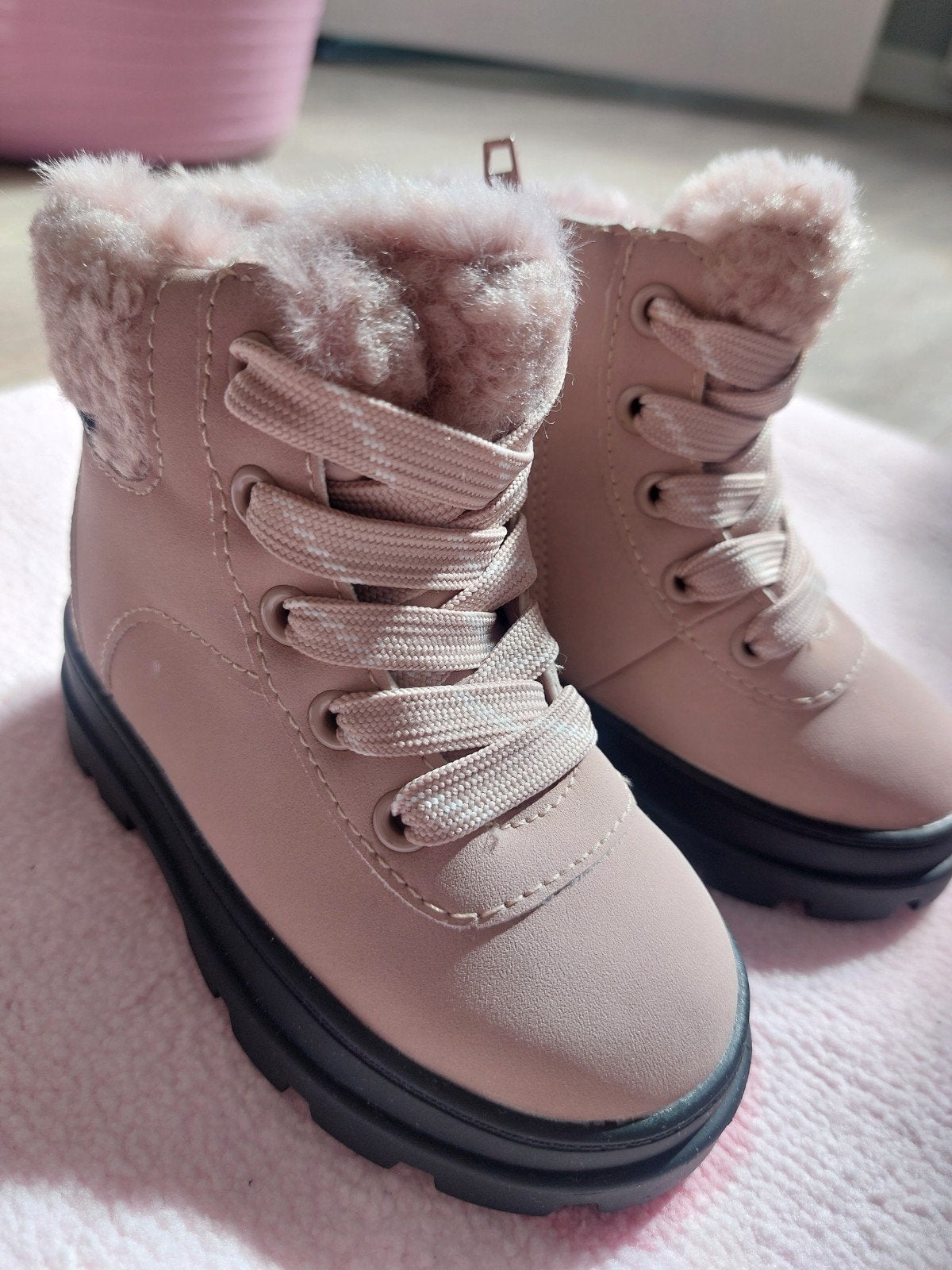 Nieuwe H&M gewatteerde roze sneeuwlaarsjes maat 20-21, Kinderen en Baby's, Babykleding | Schoentjes en Sokjes, Ophalen of Verzenden