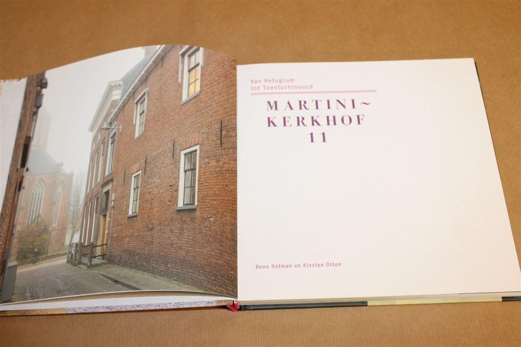 Martinikerkhof 11 Groningen — Refugium tot Toevluchtsoord, Ophalen of Verzenden, Zo goed als nieuw