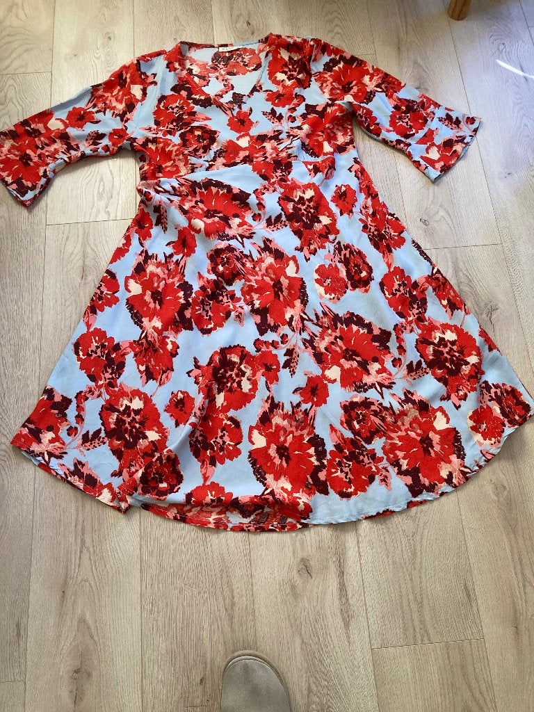 Fleurige zomerjurk, Ophalen, Zo goed als nieuw, Maat 38/40 (M), Onder de knie