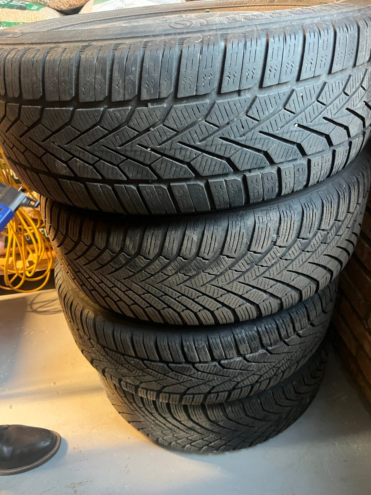 Winterbanden 16” – Continental/Semperit – 205/55 R16, Auto-onderdelen, Ophalen, 16 inch, Banden en Velgen, 205 mm