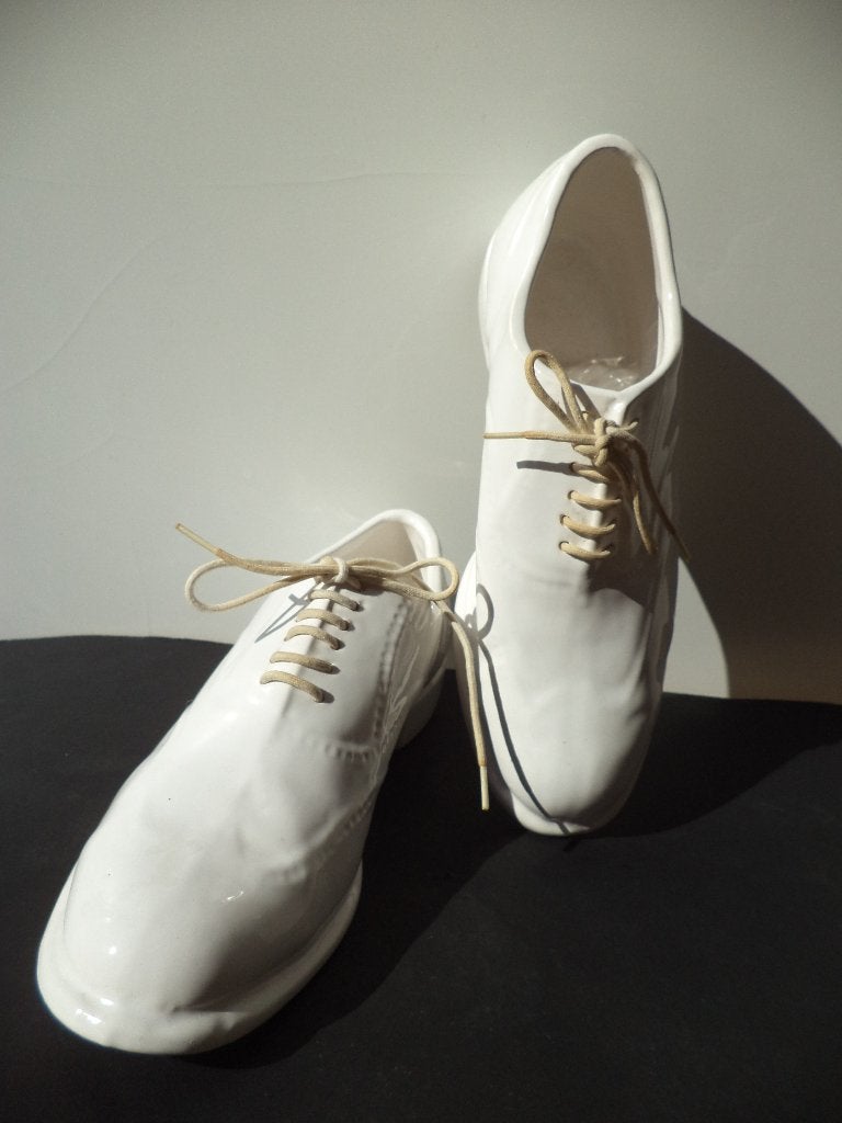 Vintage gemerkt DELFTS WIT paar schoenen decoratief plateel, Ophalen of Verzenden