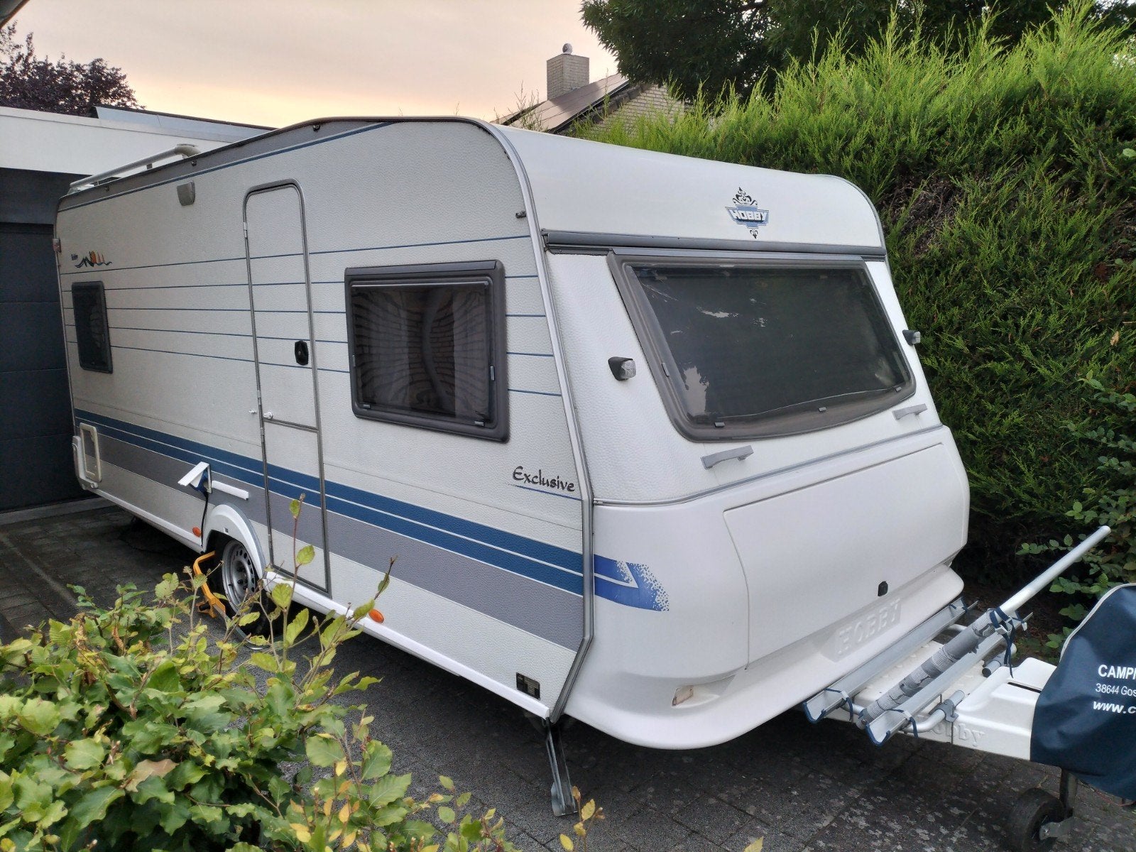 Hobby 495 Exclusive UFe uit 2000 met Frans bed en voortent, Caravans en Kamperen, Schokbreker, Rondzit, Hobby, Frans bed