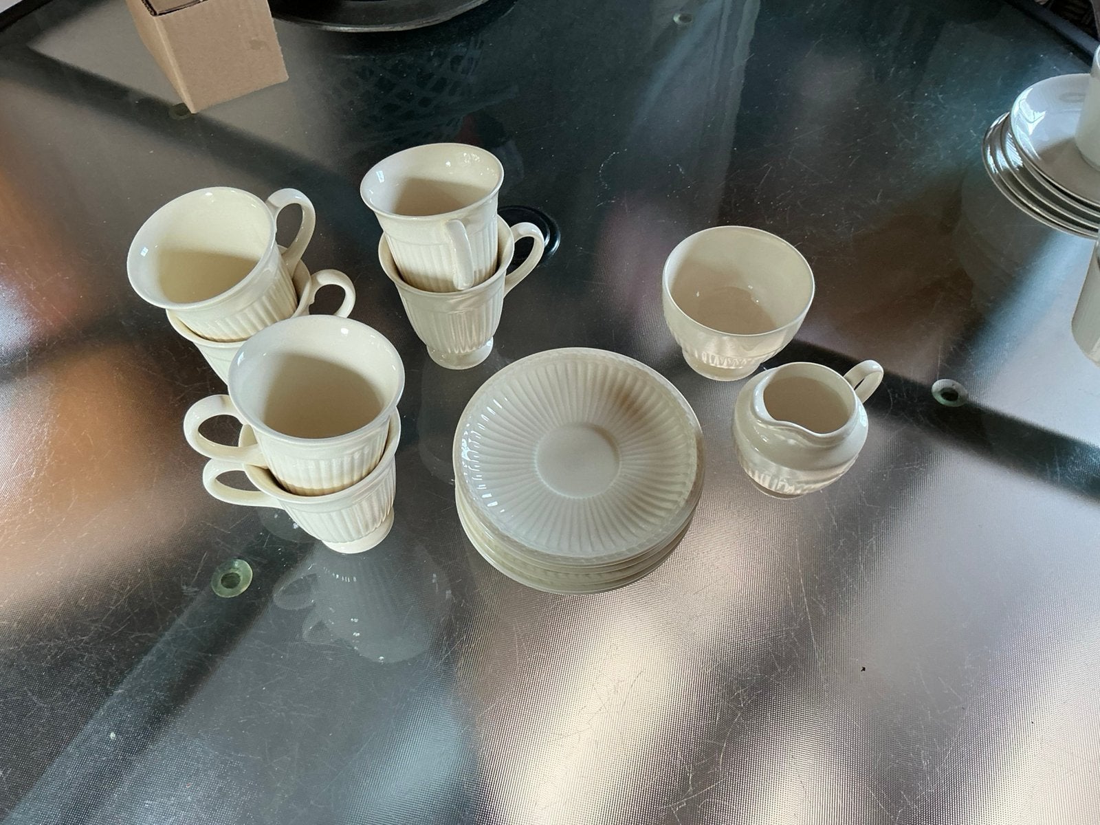 WEDGWOOD 6 KOPTJES MET BORDTJES. KANNETJE SCHOTELTJE ENZ, Ophalen, Zo goed als nieuw, Porselein, Kop en/of schotel