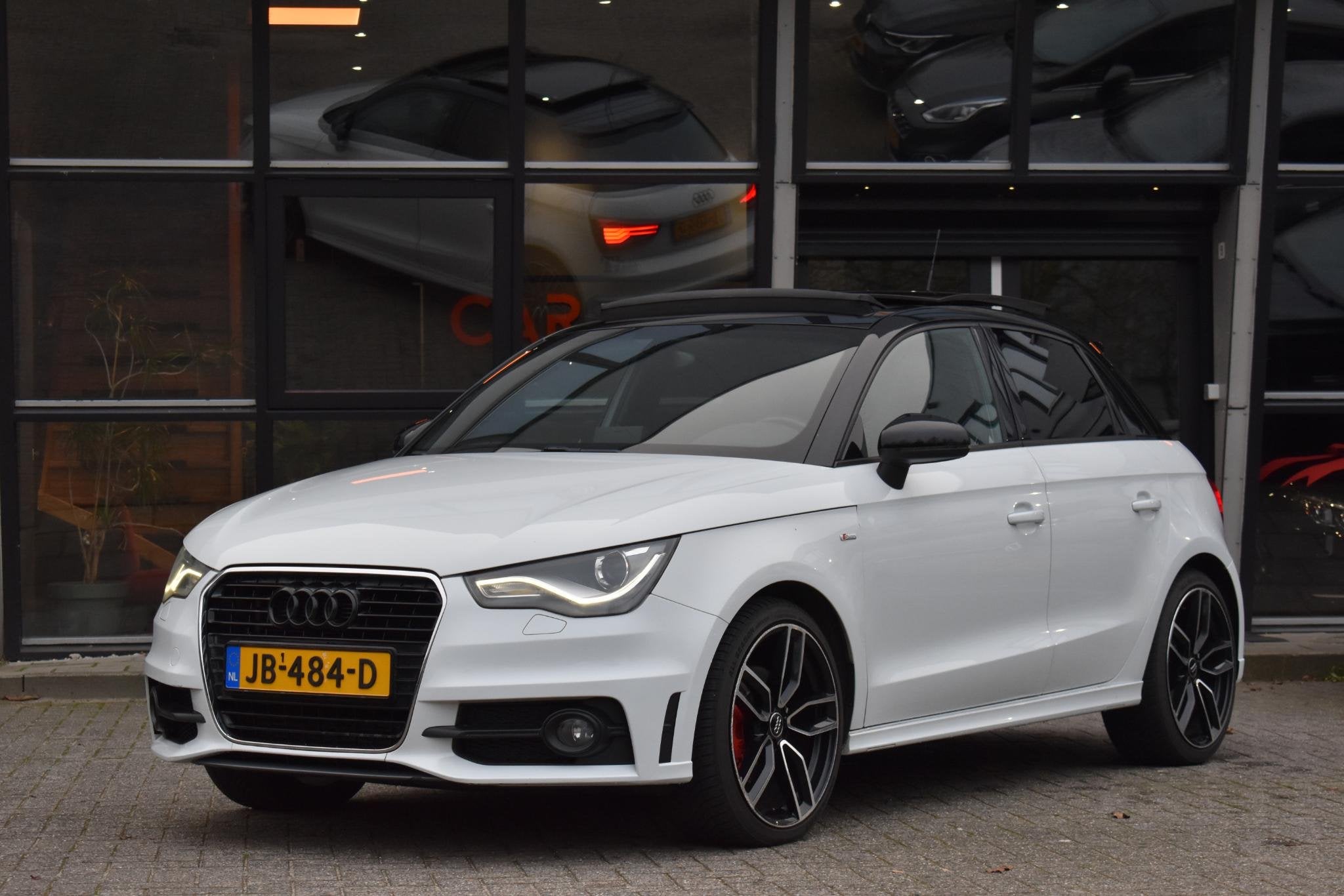 Audi A1 Sportback 1.4 TFSI S Line Nw.Motor Kuipstoelen Xenon, Auto's, Zwart, 4 cilinders, 4 stoelen, Leder en Stof