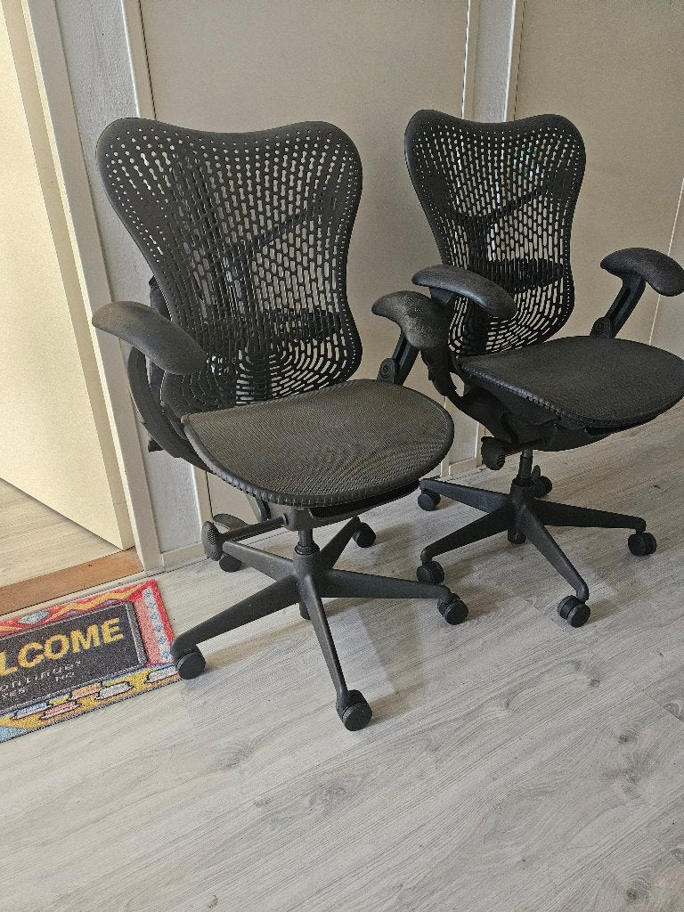 2x Herman Miller Mirra 1 bureaustoel voor 300 euro! (opknap), Huis en Inrichting, Gebruikt, Zwart, Ophalen of Verzenden, Bureaustoel