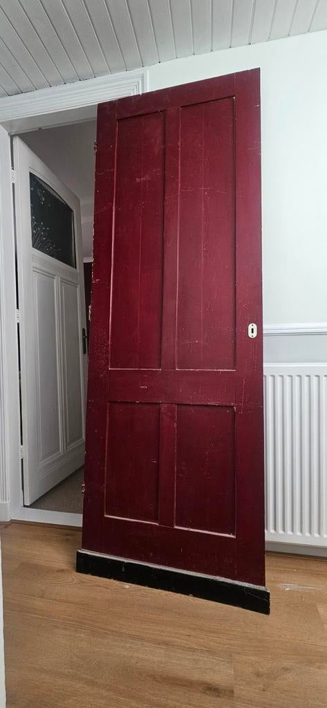 Oude houten binnendeur, rood geverfd, Doe-het-zelf en Verbouw, Deuren en Horren, Ophalen, Gebruikt, Binnendeur, 200 tot 215 cm