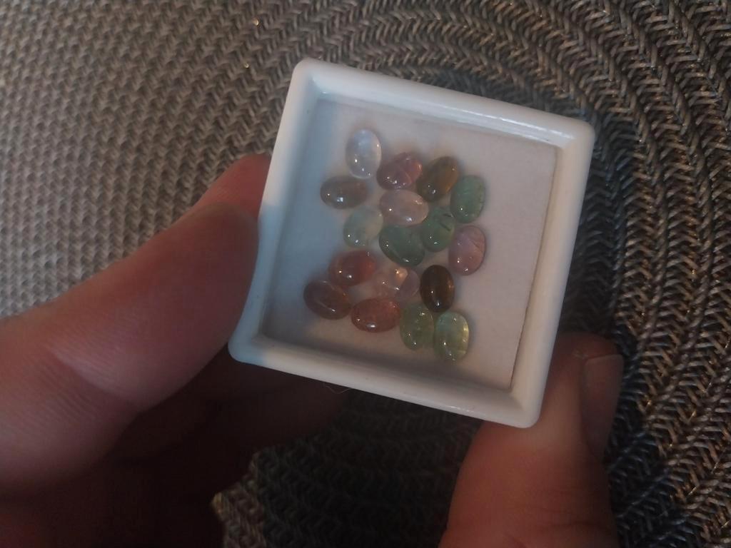Groot lot met ovale toermalijn cabochons, Ophalen of Verzenden