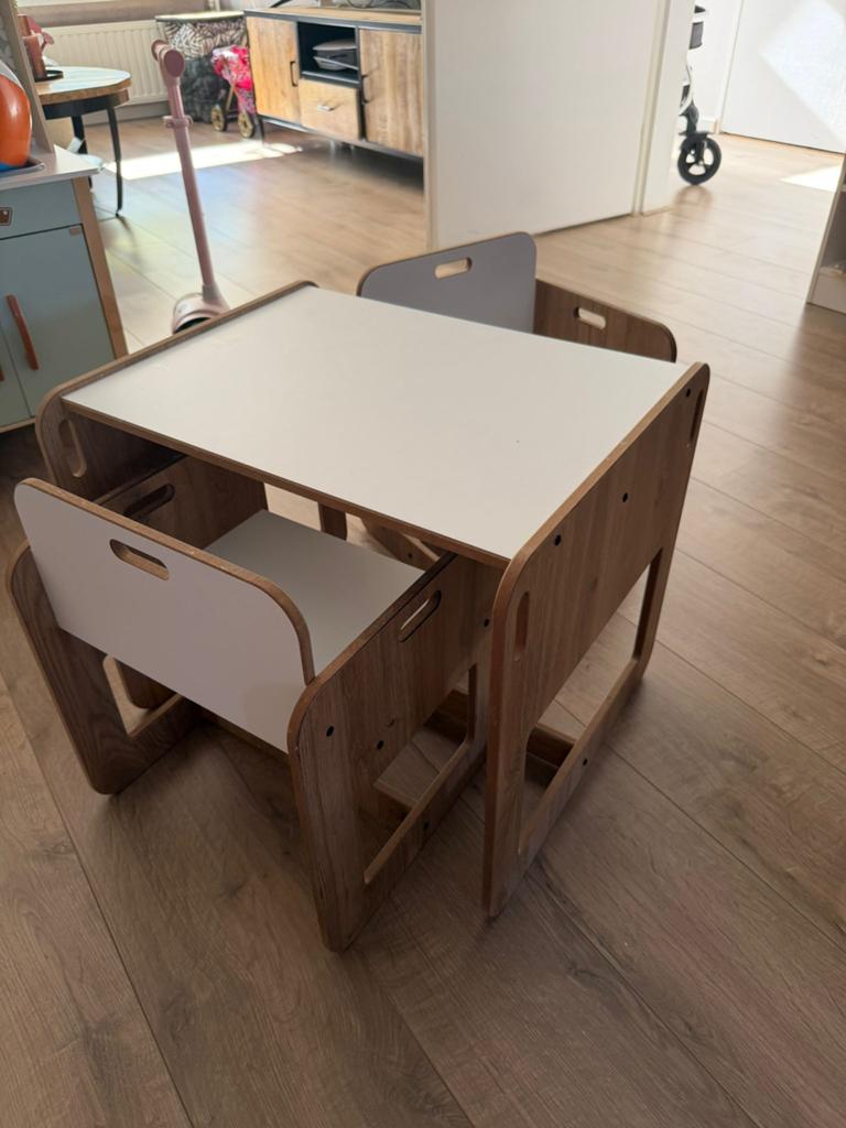 Kinder speeltafel met 2 stoeltjes, Kinderen en Baby's, Kinderkamer | Tafels en Stoelen, Ophalen, Gebruikt, Tafel(s) en Stoel(en)