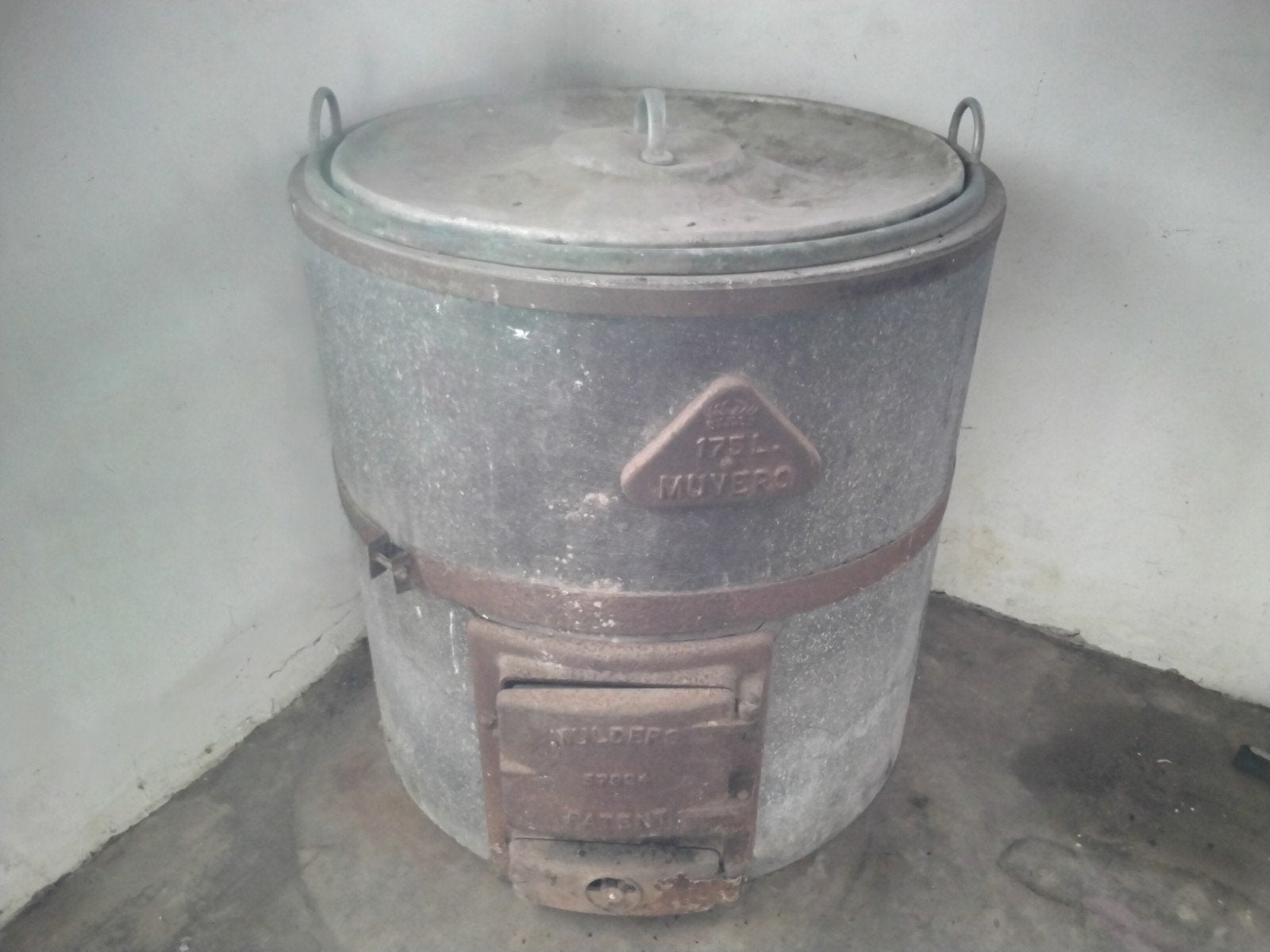 Houtgestookte antieke wasketel voerketel., Antiek en Kunst, Ophalen