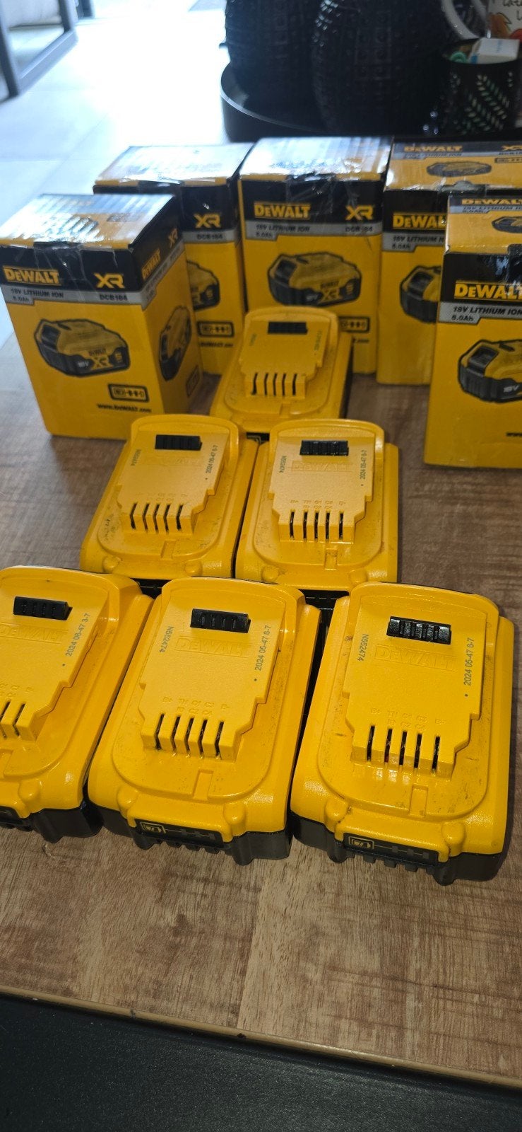 Dewalt dcb184 accu 18volt 5Ah 2024 in origineel doosje., Ophalen of Verzenden