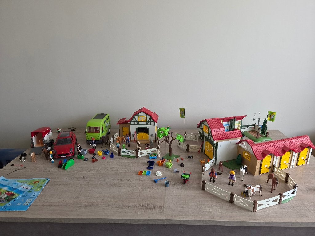Playmobil veel paarden ziekenhuis en veel meer, Kinderen en Baby's, Speelgoed | Playmobil, Ophalen of Verzenden, Gebruikt, Complete set