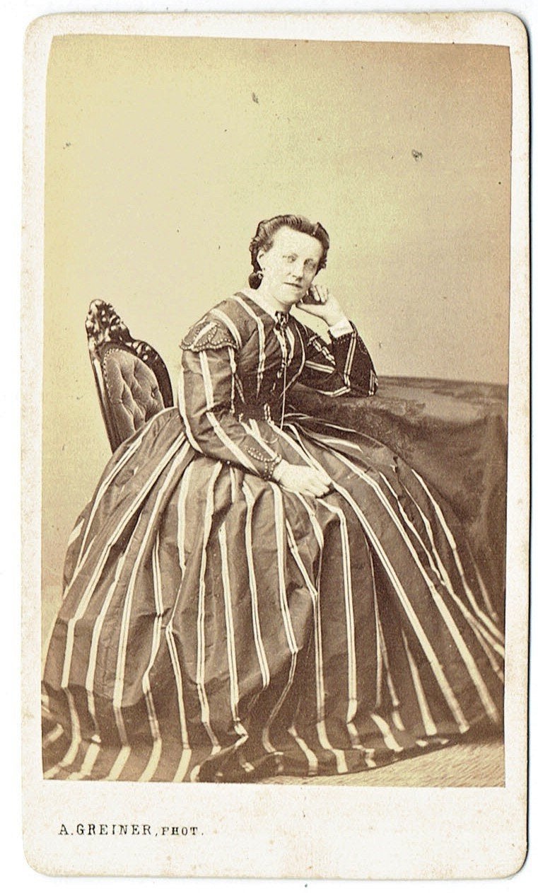 CDV Carte de Visite Albumine Welgestelde Dame Amsterdam 1860, Ophalen of Verzenden, Voor 1940, Gebruikt, Foto