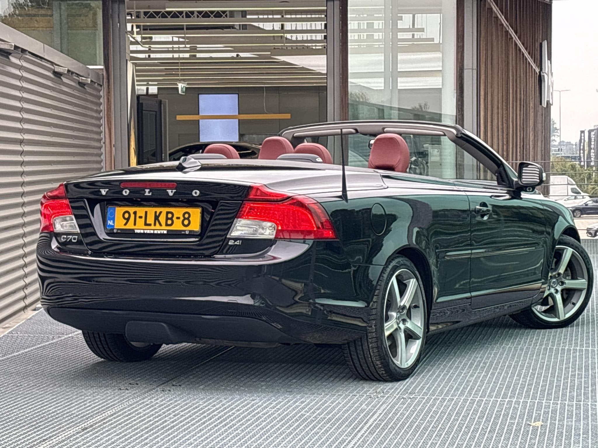 Volvo C70 Convertible 2.4i Intro Edition 170 PK Automaat, Le, C70, Gebruikt, Cabriolet, 4 stoelen