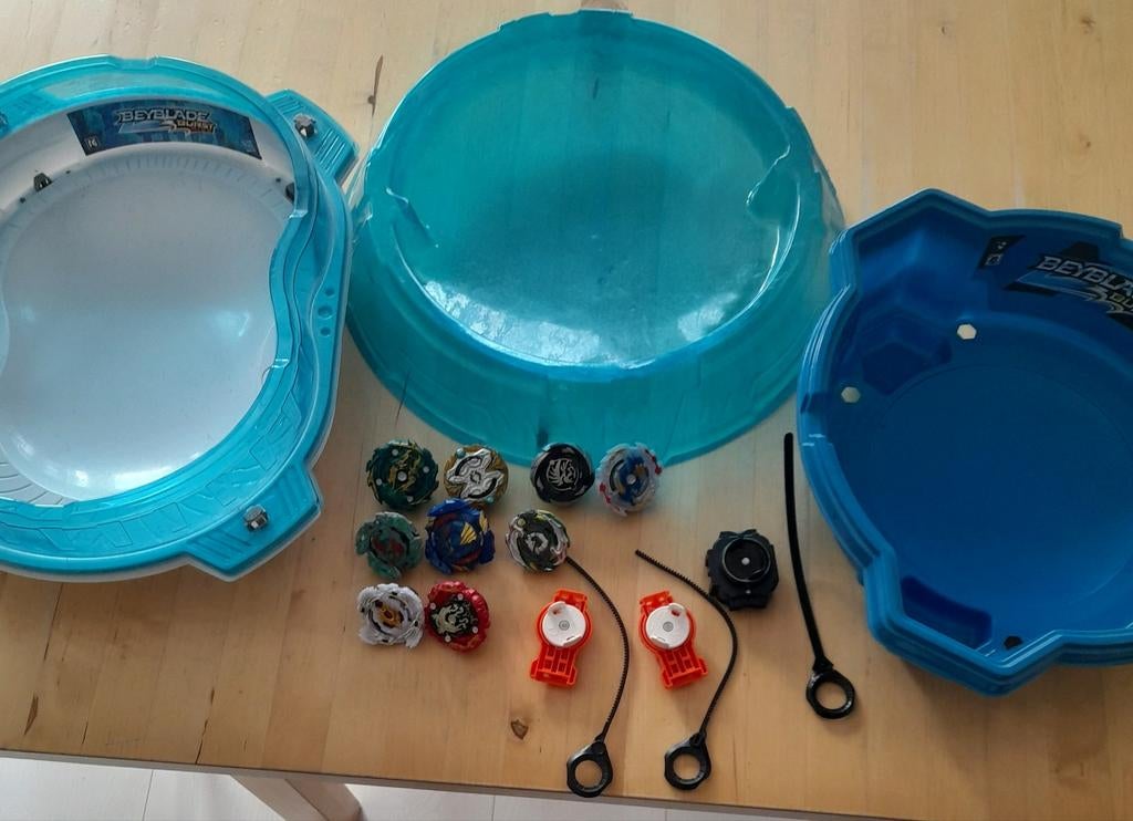Beyblades + 3 stadiums, Verzamelen, Speelgoed, Ophalen, Gebruikt
