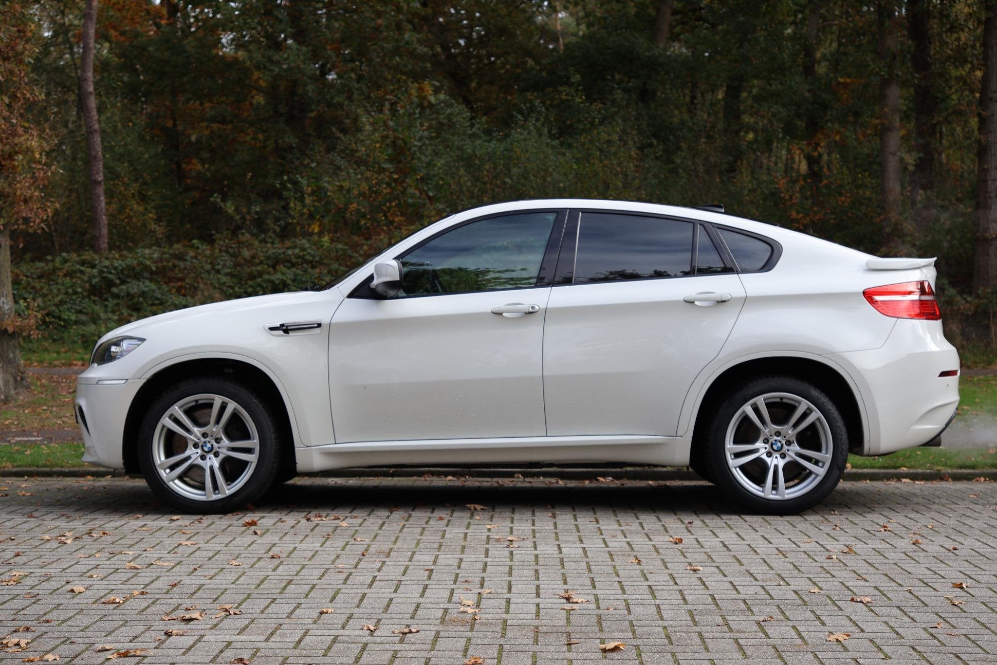 BMW X6 4.4i M Exportprijs € 16.950,-. Export, Glasdak elek, Automaat, Euro 5, Gebruikt, 3000 kg