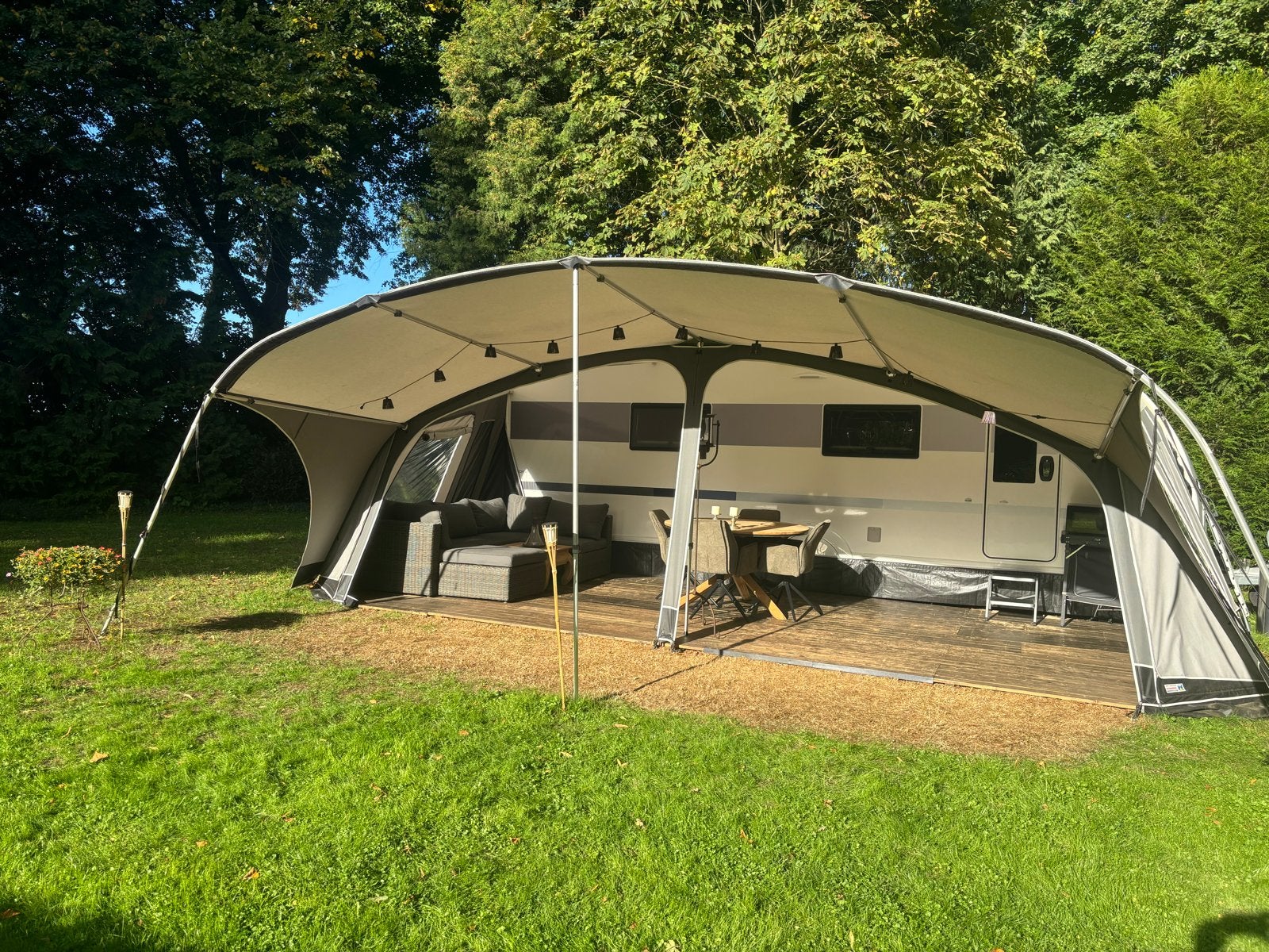 Luxe Adria 663 HT Alpina in nieuwstaat, Luifel, Rondzit, Particulier, Adria