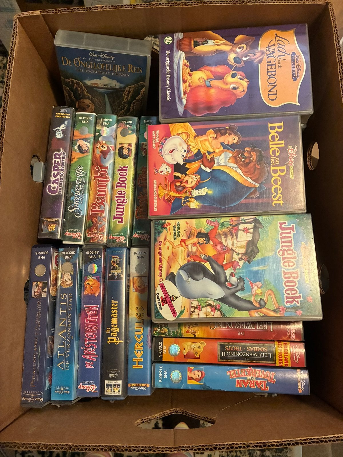 Gratis: bananendoos vol met Disney video’s vhs, Ophalen, Nederlands ondertiteld, Tekenfilm, Alle leeftijden